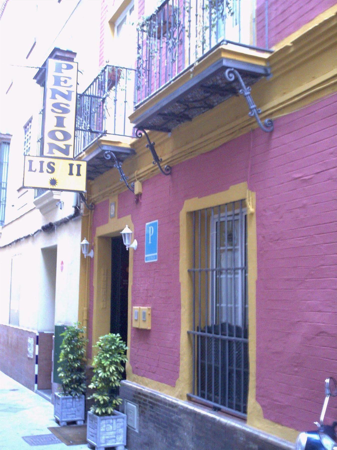 Pension Lisdos Seville Exterior photo