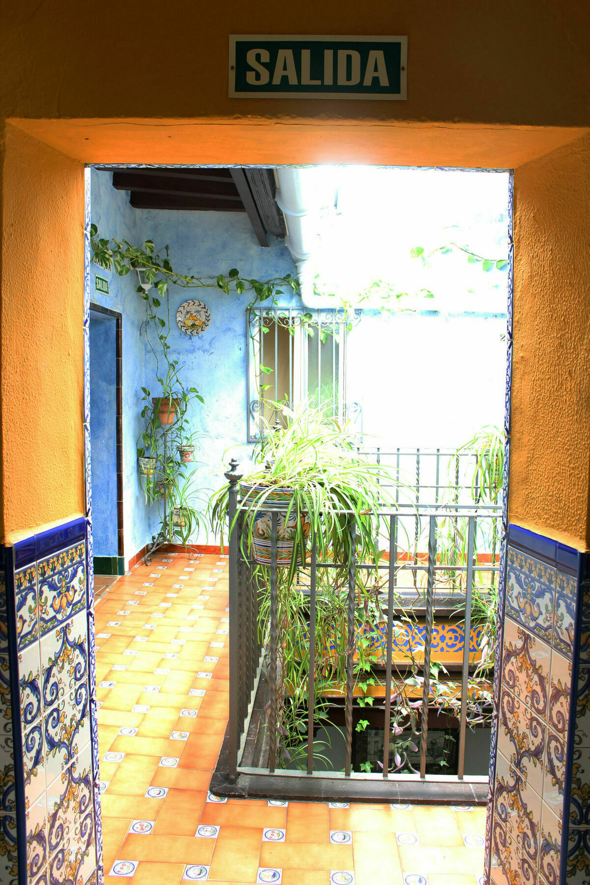 Pension Lisdos Seville Exterior photo