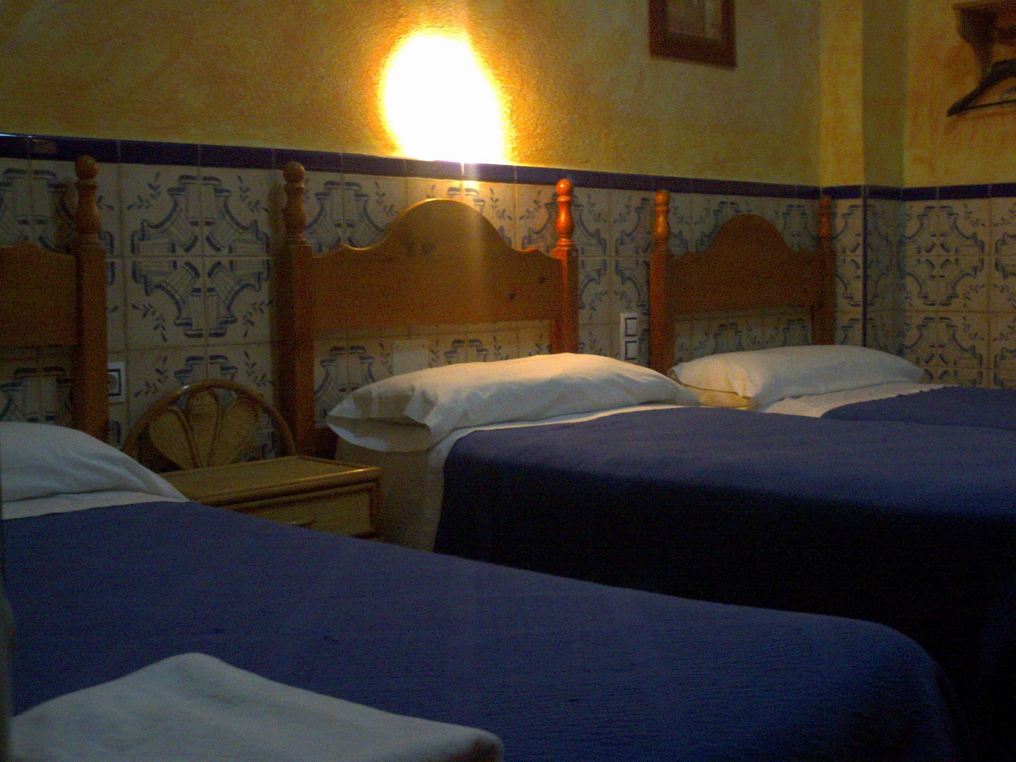 Pension Lisdos Seville Exterior photo
