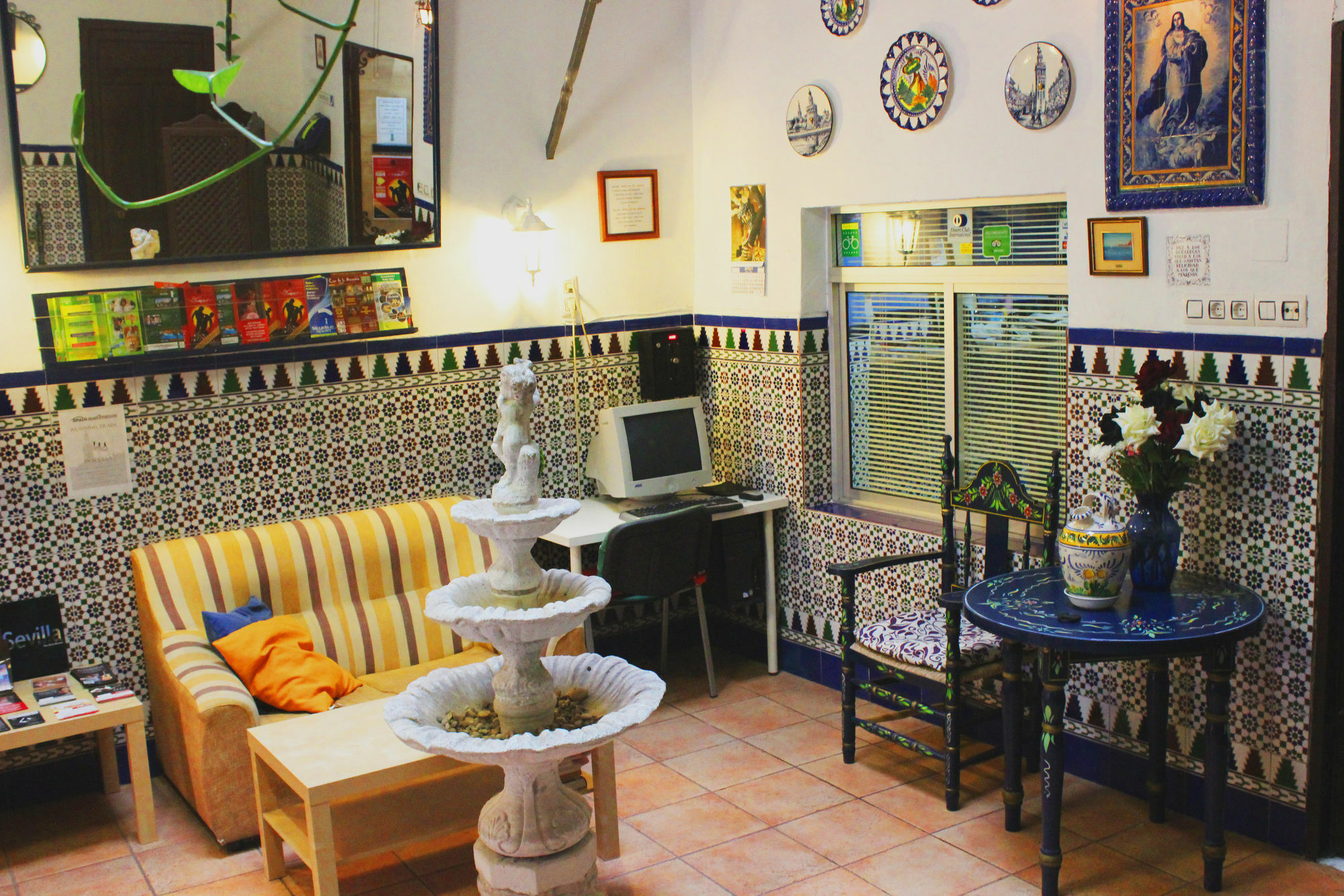 Pension Lisdos Seville Exterior photo